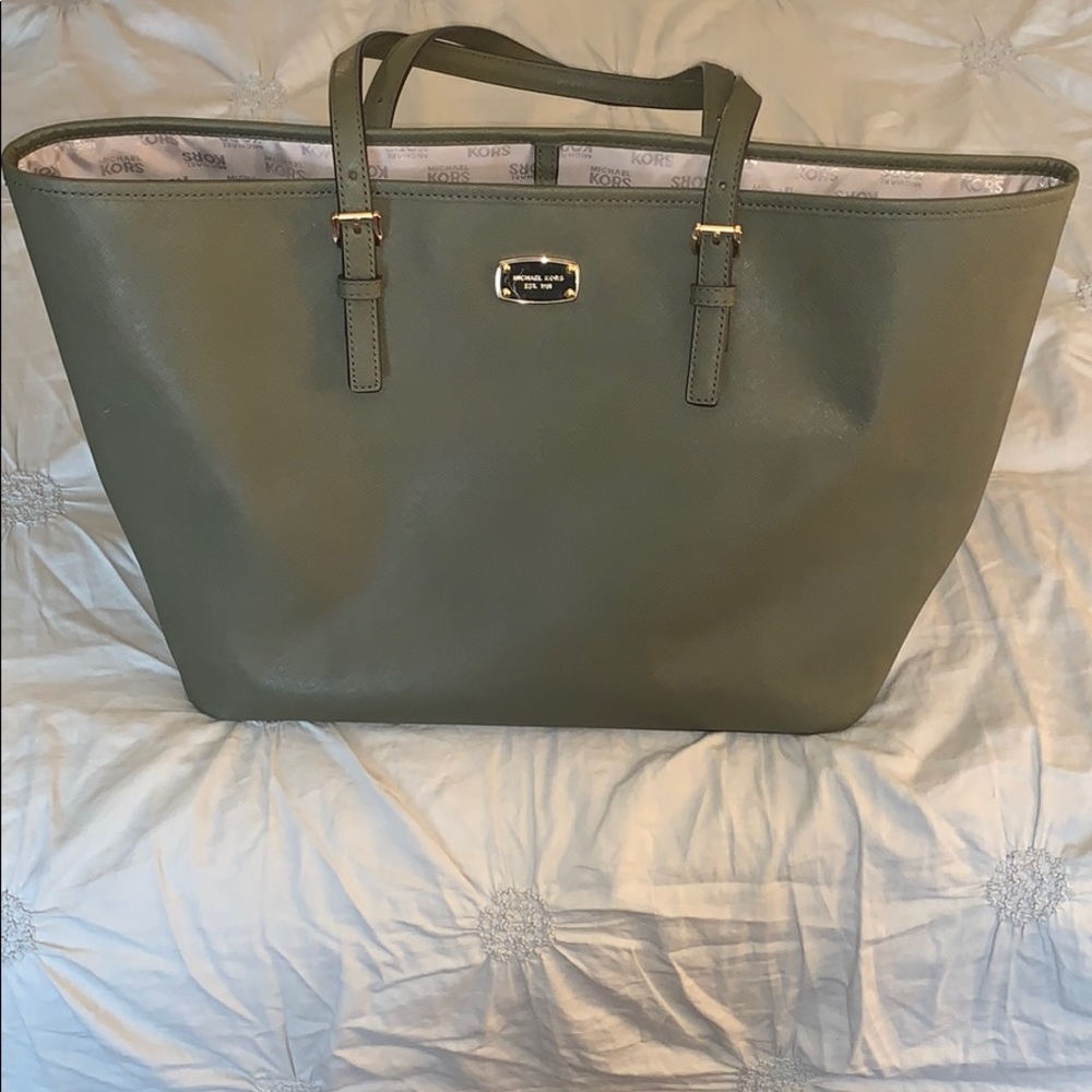 Michael Kors Olive Jet Set Travel Saffiano Leather